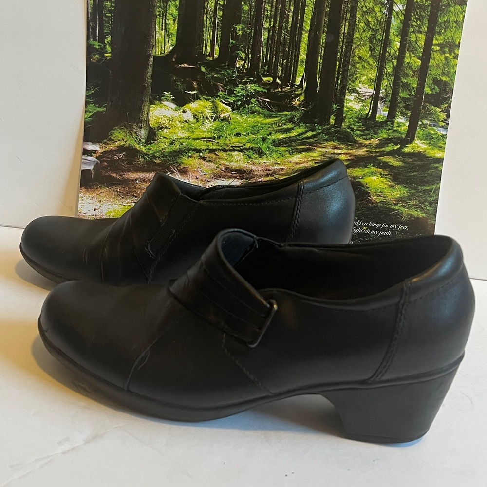 Clarks Black Leather little bootie Loafers Sz 7.5 - Picture 1 of 8